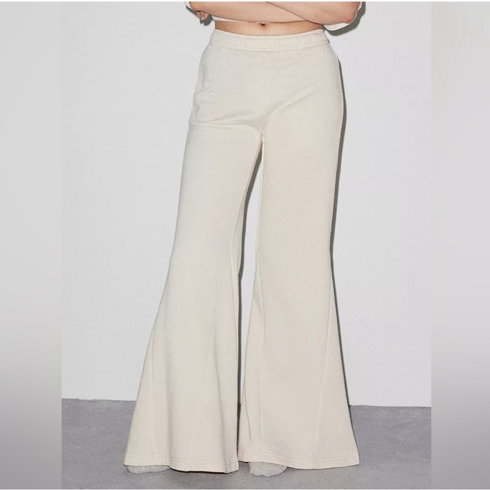 UO Alessia Flare Sweatpants - Picture 2 of 13